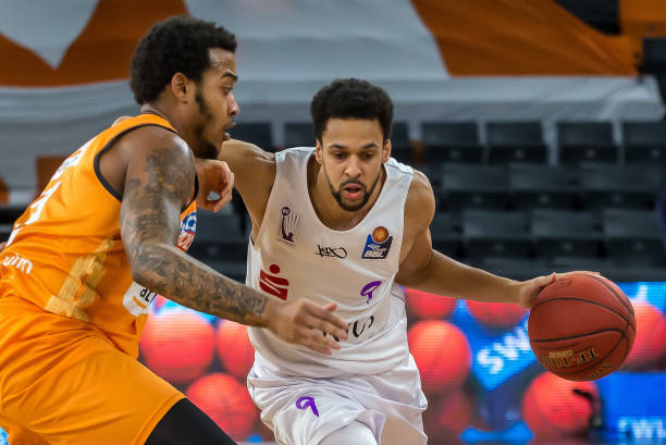 他平均每9 他平均每9